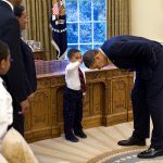 Fotos de Obama com criança na Casa Branca