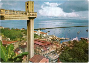 O antigo Mercado Modelo visto da Cidade Alta, por volta dos anos 1960